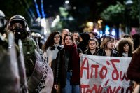 Unser Archivfoto (© Eurokinissi) wurde während einer Demonstration aufgenommen, die sich gegen Gewalt an Frauen richtete.