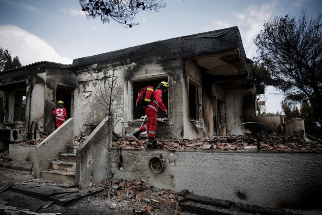 Unser Archivfoto (© Eurokinissi) entstand nach einem verheerenden Waldbrand im Juli 2018 im ostattischen Ort Mati.
