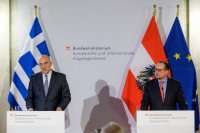 Unser Foto (© Eurokinissi) entstand während eines Treffens zwischen dem griechischen Außenminister Nikos Dendias (l.) und seinem österreichischen Amtskollegen Alexander Schallenberg.