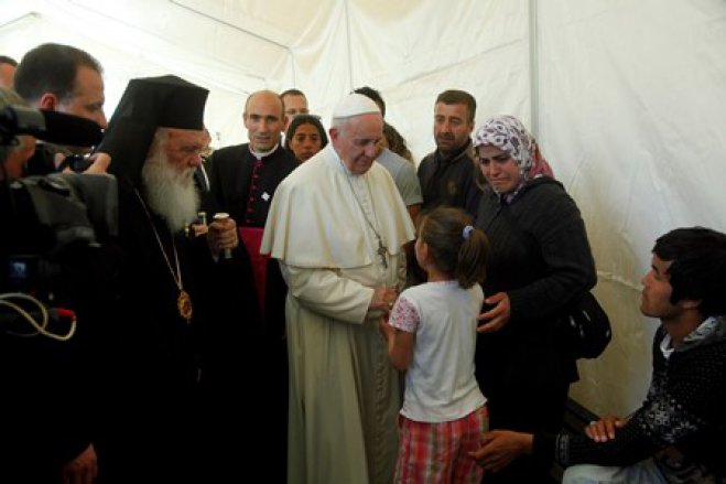 Unser Archiv-Foto (© Eurokinissi) stammt vom Papst-Besuch auf Lesbos 2016.  