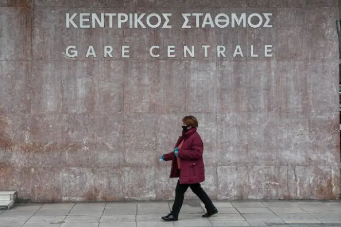 Unser Archivfoto (© Eurokinissi) entstand vor dem Hauptbahnhof in Athen.