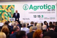 Unser Foto (© Eurokinissi) zeigt Agrarminister Kostas Tsiaras bei der Eröffnung der Agrotica-Messe.