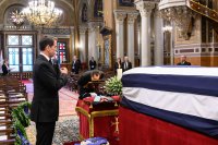 Unsere Fotos (© Eurokinissi) entstanden während der Bestattungszeremonie für den früheren König von Griechenland Konstantin II.