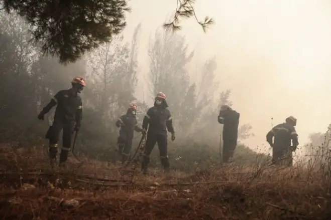 Unsere Fotos (© Eurokinissi) entstanden am Dienstag und Mittwoch (19./20.7.) in der Nähe von Athen.