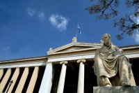 Unser Archivfoto (© Eurokinissi) zeigt das zentrale Gebäude der Nationalen und Kapodistrias-Universität Athen.