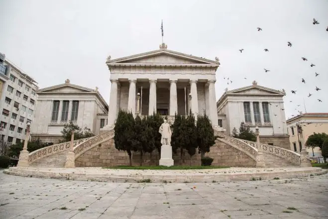 Das Wetter in Griechenland: sonnige Ägäis, buntes Festland