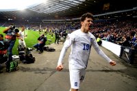 Unser Foto (© Eurokinissi) zeigt den gerade mal 17-jährigen Fußballspieler Konstantinos Karetsas während des Spieles der griechischen Nationalelf gegen Schottland.