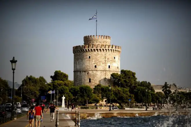 Unser Archivfoto (© Eurokinissi) zeigt den Weißen Turm in Thessaloniki.