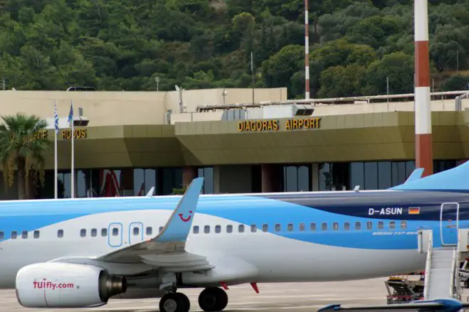 Unser Foto (© Eurokinissi) zeigt den Internationalen Flughafen „Diagoras&quot; auf der griechischen Insel Rhodos.