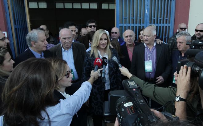 Unsere Fotos entstanden am Tag der Wahl; sie zeigen die PASOK-Vorsitzende Fofi Gennimata, den Mitbewerber aus den Reihen der PASOK Nikos Androulakis und den Vorsitzenden der Liberalen Stavros Theodorakis.