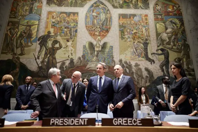 Unsere Fotos (© Eurokinissi) zeigten Premierminister Kyriakos Mitsotakis am Dienstag (20.5.) in New York.
