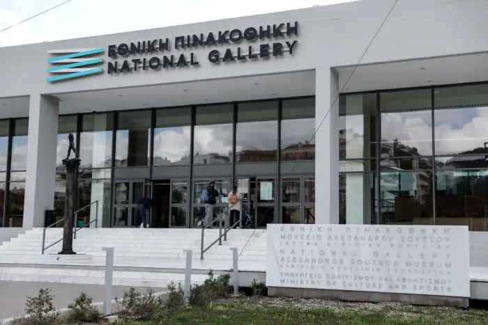 Unser Archivfoto (© Eurokinissi) entstand vor dem Gebäude der griechischen Nationalgalerie in Athen.