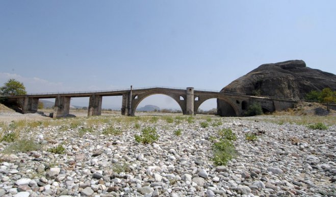 Unser Archivfoto (© Eurokinissi) zeigt die Sarakina-Brücke.