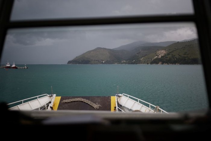 Unser Archivfoto (© Eurokinissi) entstand auf einem Schiff vor der Insel Kefalonia.