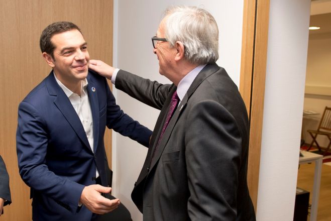 Unser Archivfoto (© Eurokinissi) entstand im November 2017. Es zeigt Ministerpräsident Alexis Tsiprs (l.) während einer Begegnung mit EU-Kommissionspräsident Jean-Claude Juncker.