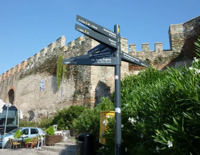 Unser Archivfoto (Griechenland Zeitung / Elisa Hübel) zeigt einen Teil der alten Stadtmauer von Thessaloniki.