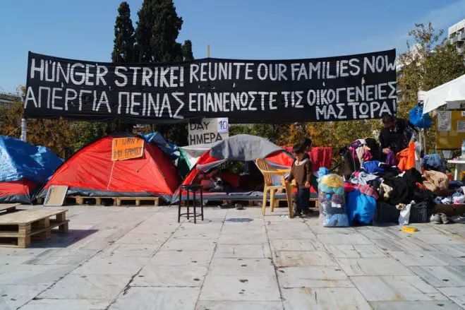 Flüchtlinge vor dem Parlament im Hungerstreik
