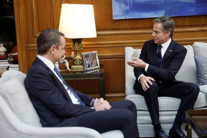 Unser Foto (© Eurokinissi) entstand während des Treffens zwischen Premierminister Kyriakos Mitsotakis (l.) und dem US-Außenminister Antony Blinken.