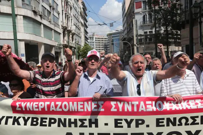 Rentner und Arbeitnehmer protestieren in Griechenland
