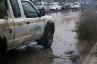 Foto (© Eurokinissi): Unwetter „Byron“ in Keratsini