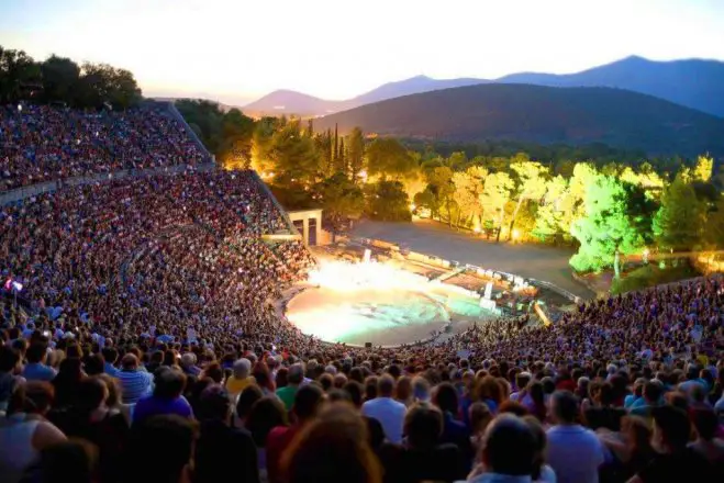 Foto (© aefestival): Das antike Epidaurus-Theater
