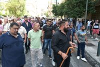 Unser Archivfoto (© Eurokinissi) zeigt protestierende Bauern, die sich am 22. Juli 2025 aus verschiedenen Landesteilen in Athen getroffen hatten. Sie forderten u. a., dass ein Bußgeld, das die EU gegen Griechenland wegen Subventionsbetruges erlassen hat, nicht zu Lasten ehrlicher Bauern und Viehzüchter abgestottert werden darf. 