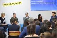 Unser Foto (© Eurokinissi) entstand am Dienstag (9.4.) in einer Schule im nordgriechischen Ort Polychni.