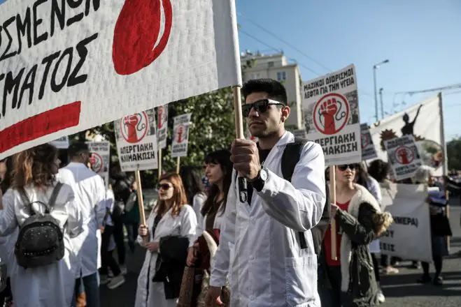 Unser Archivfoto (© Eurokinissi) entstand während einer Demonstration der Krankenhausärzte.