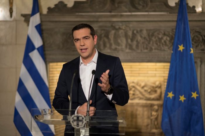 Unser Foto (© Eurokinissi) zeigt Ministerpräsident Alexis Tsipras während seiner Fernsehansprache am Montagabend.