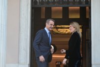 Unser Foto (© Eurokinissi) zeigt Premierminister Kyriakos Mitsotakis und die EU-Parlamentspräsidentin Roberta Metsola.