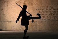 Neues Memorandum nach heftiger Debatte durch Griechenlands Parlament gewunken 