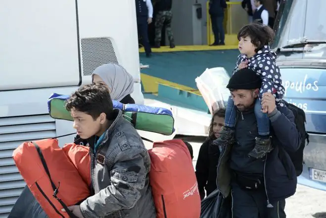 Wirtschaftslage und Flüchtlingsfrage beschäftigen die Griechen am meisten