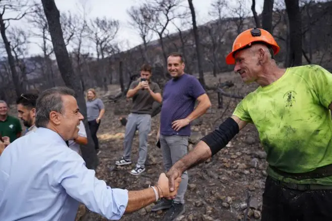 Unser Archivfoto (© Eurokinissi) zeigt Umweltminister Stavros Papastavrou in Westattika.