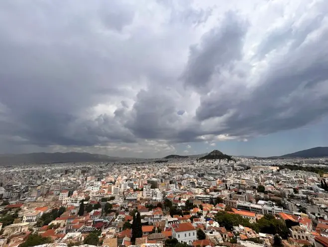 Wolkenmeer über Athen (Griechenland Zeitung / Lucas Geschke).