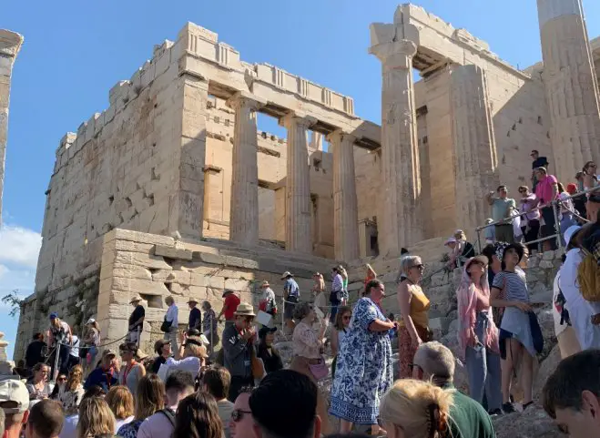 Menschenmasse auf der Akropolis (Foto ©Lisa Winkelmann) 