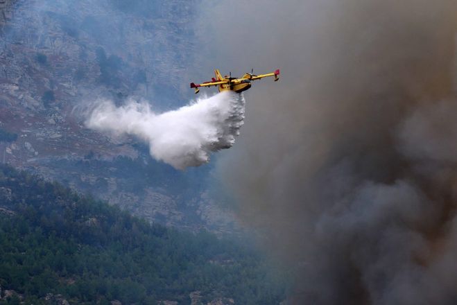 Kampf gegen die Flammen: In Athen, Preveza und Albanien