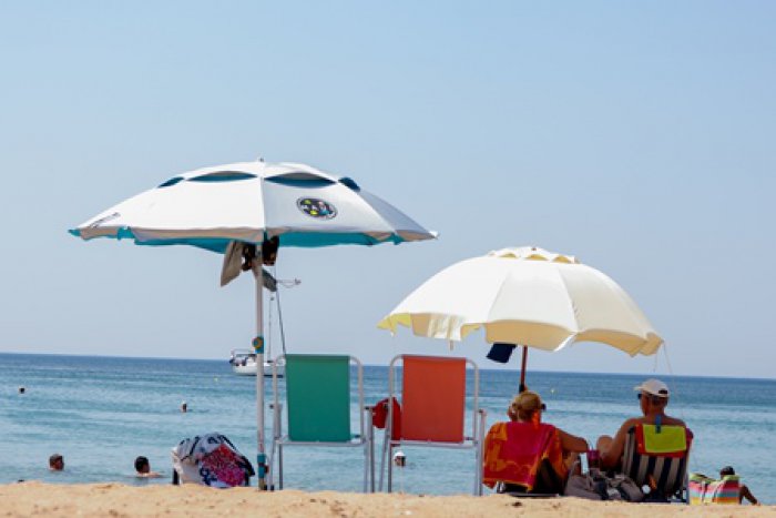 An diesem Wochenende herrschen zum ersten Mal echte Badetemperaturen. (Foto: © Eurokinissi)