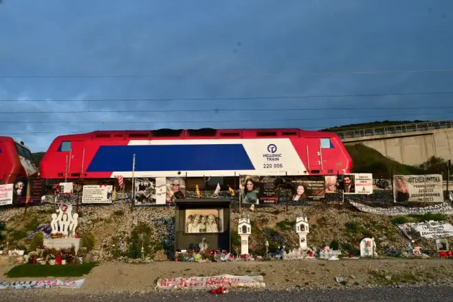 Unser Archivfoto (© Eurokinissi) entstand am Unfallort bei Tempi.