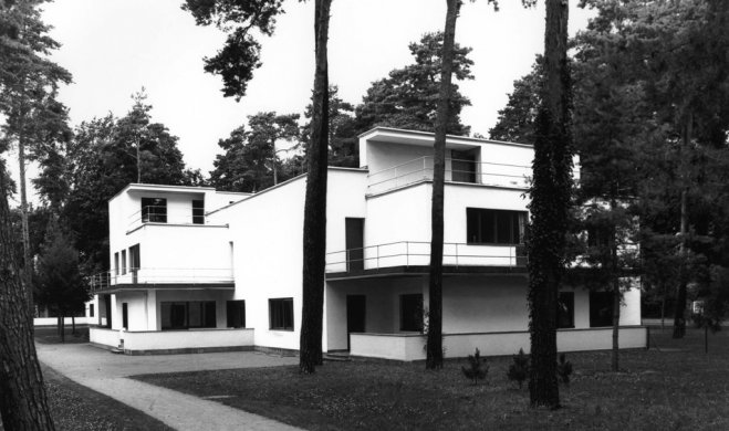 Das Archivfoto (© Goethe Institut Athen) zeigt eines der sogenannten Meisterhäuser in Dessau. 
