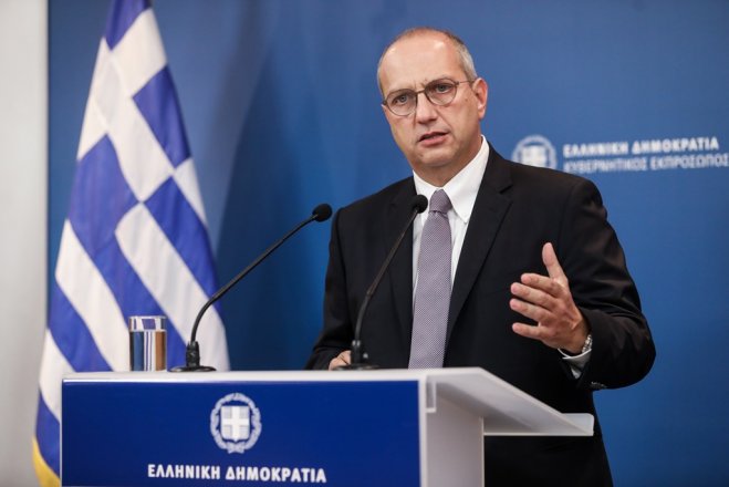 Unser Foto (© Eurokinissi) zeigt den Regierungssprecher Jannis Ikonomou.