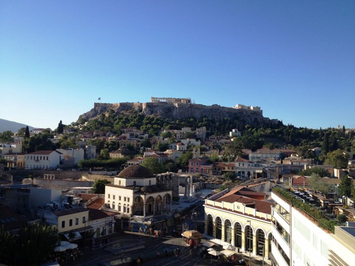 Archivfoto (© Griechenland Zeitug / ms): Blick vom Monastiraki-Platz auf die Akropolis.
