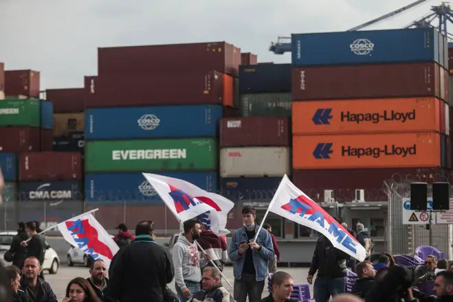 Unsere Fotos (© Eurokinissi) entstanden Ende Oktober im Containerhafen von Piräus.