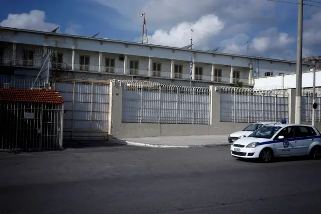 Unser Foto (© Eurokinissi) zeigt das Gebäude der Haftanstalt von Korydallos bei Athen. 