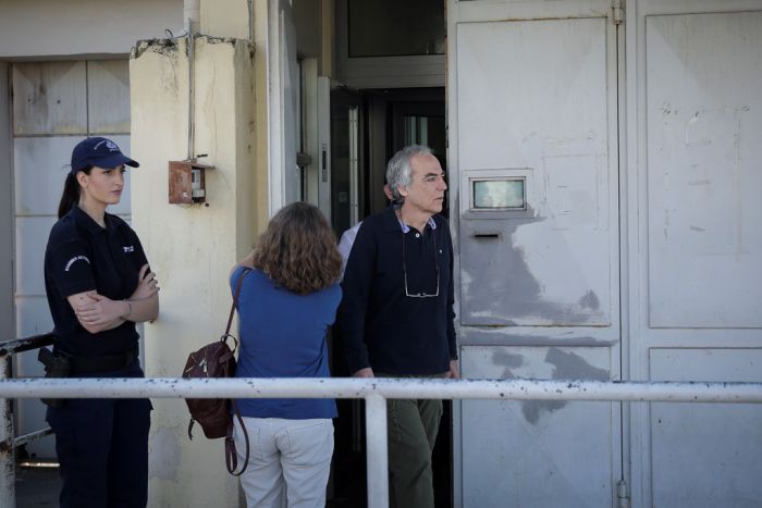 Unsere Archivfotos (© Eurokinissi) zeigen den verurteilten Terroristen Dimitris Koufontinas beim Antritt eines 48-stündigen Hafturlaubs am 19. Juni 2018.