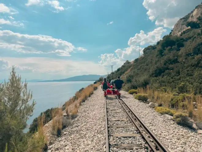 Railbiking in Megara ist insgesamt ein besonderes Erlebnis. (Foto: Elisa Warwas)