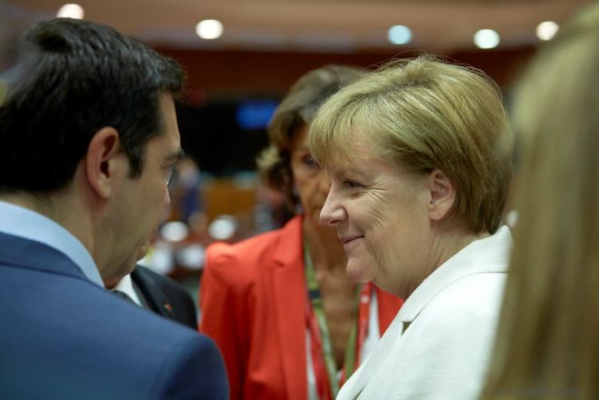 Deutschlands Kanzlerin Merkel gratuliert Tsipras – Flüchtlingsfrage dominiert Gespräche