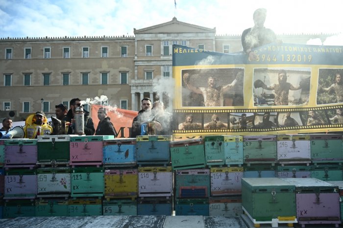 Unser Foto (© Eurokinissi) entstand am Donnerstag (22.2.) vor dem Parlament in Athen.