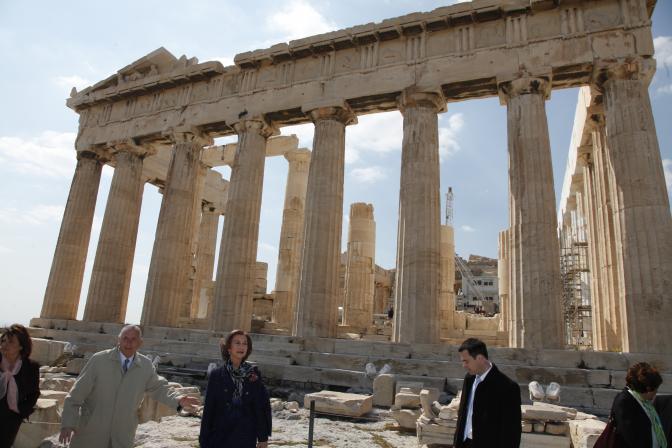 Der Parthenon und die Insel Santorin: Orte, die jeder Mensch besuchen sollte