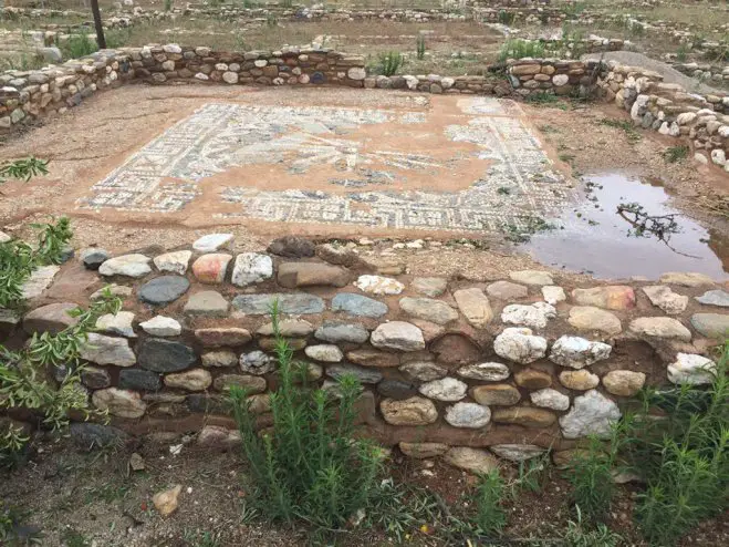 Unser Foto (© Eurokinissi) entstand nach dem Sturm an der archäologischen Stätte von Olynthos.