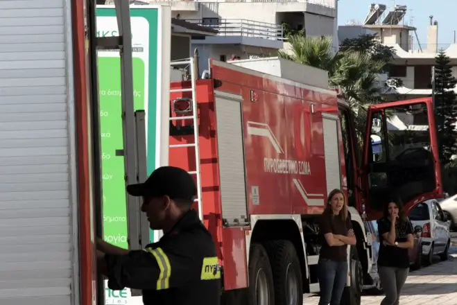 Brand in Athener Papierfabrik – ein Verletzter